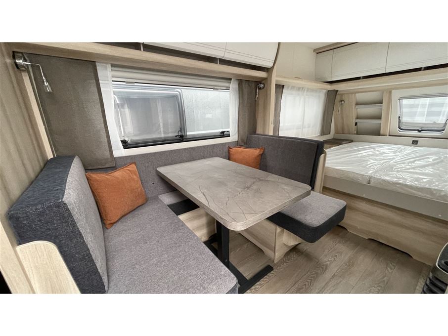 Hobby De Luxe 460 SFf